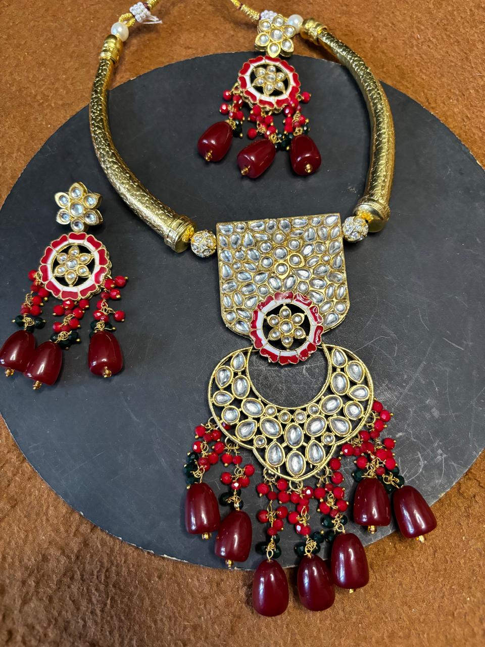 Rajwada Hand-Carved Kundan Hasli Set