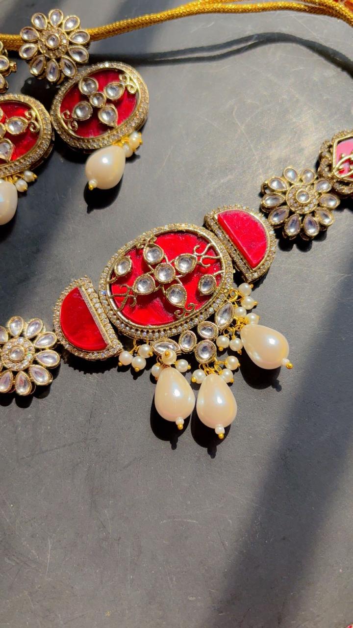 Amrapali MOP Choker Set