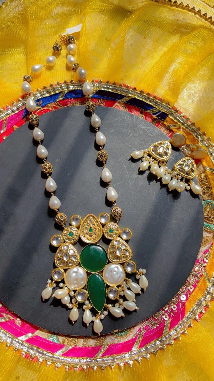 Noorani Kundan Set