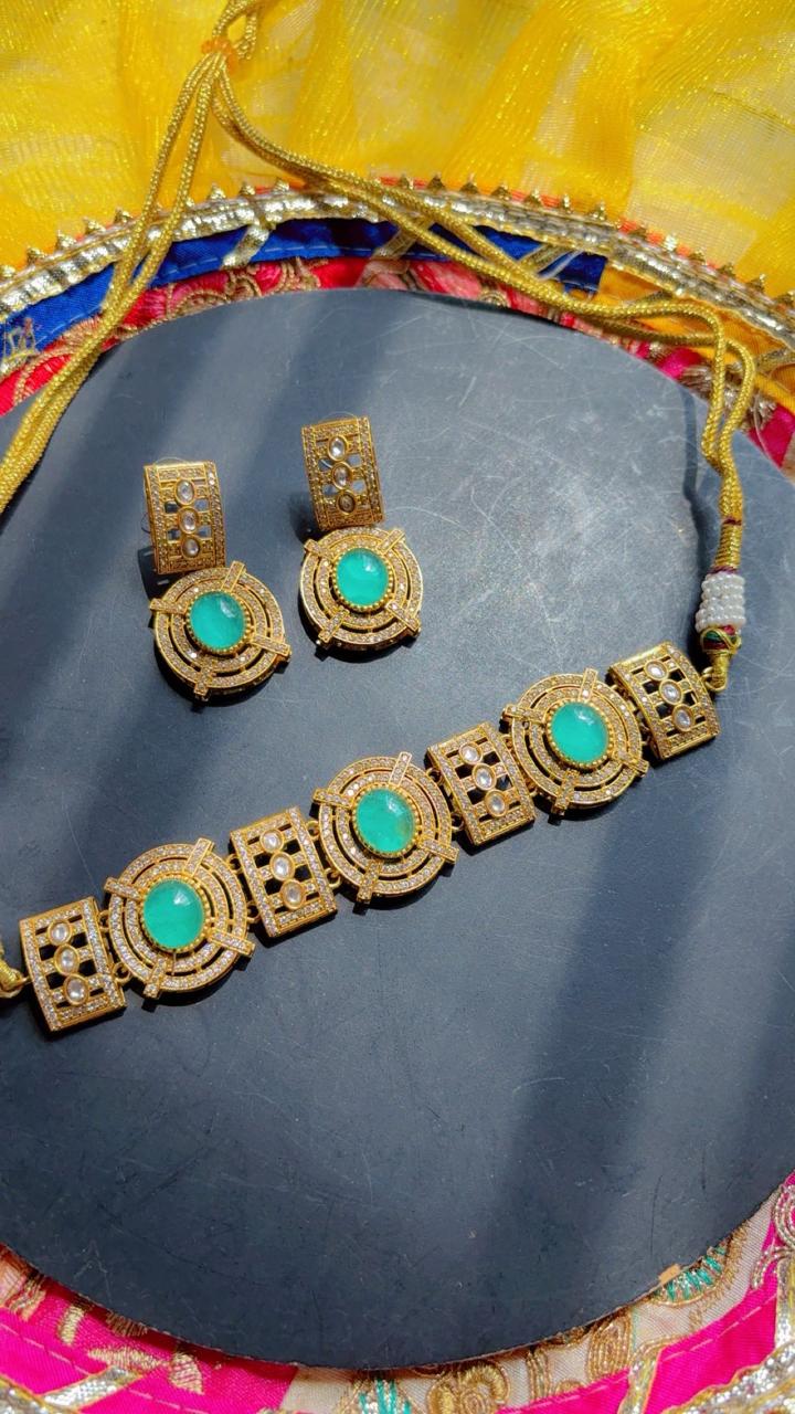 Zehra Emerald Choker Set